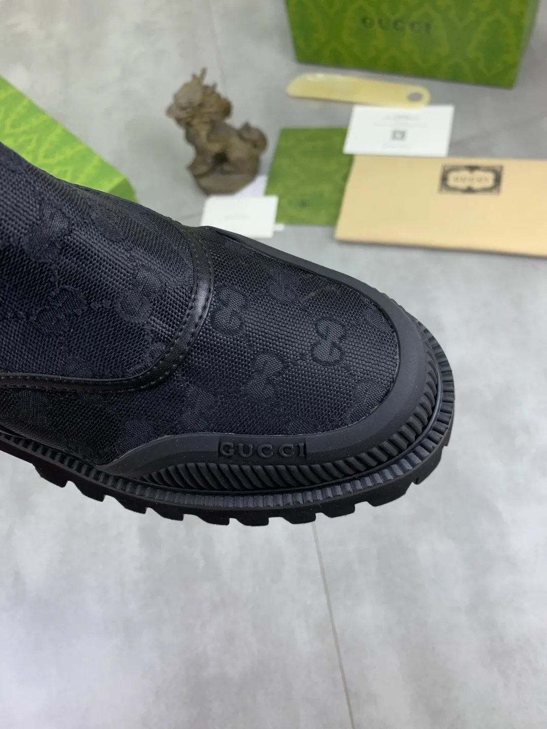 Men's Men's Shoes 💰P500 💰【New Style】 Gucci lazy slip-on couple 🧑‍🤝‍🧑 style high-top leather shoes hot selection (Gucci GUCCI) official website latest Gucci lazy 🎁 leather shoes, hot style 💥 style is simple and elegant, exclusive for trendy men. Unique official website latest brand original double G pressure Floral elements👑Original Gucci decoration, fashionable and elegant, the fabric is original calfskin with double G denim✅fully imported soft sheepskin lining, the official website specifies wear-resistant lightweight foam business outsole, the classic model is taken in real life🎬Number of yards: 36-46 Various colors available